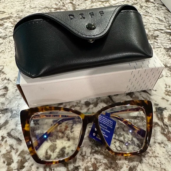 Diff BECKY Blue Light Glasses 👓 - Picture 4 of 14